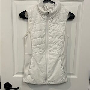 Lululemon women’s reflective running vest. Size 2. White.